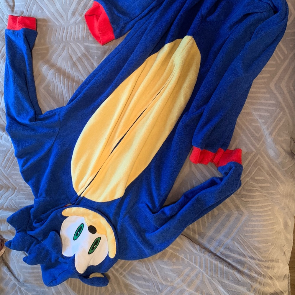 Sonic the Hedgehog size 10-12 Jammies